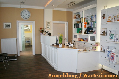 Anmeldung und Wartezimmer